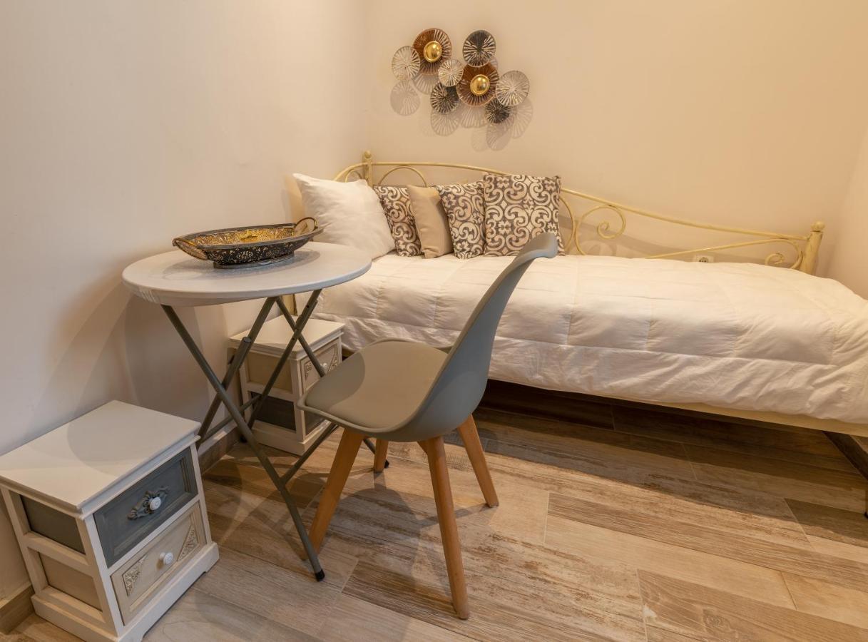 Naxos Enjoy Apartments Naxos City Екстер'єр фото
